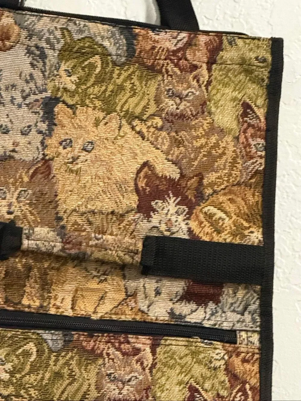 Vintage Cat Tapestry ALFA Portable Travelgear Fold Up Bag W/Rollers luggage